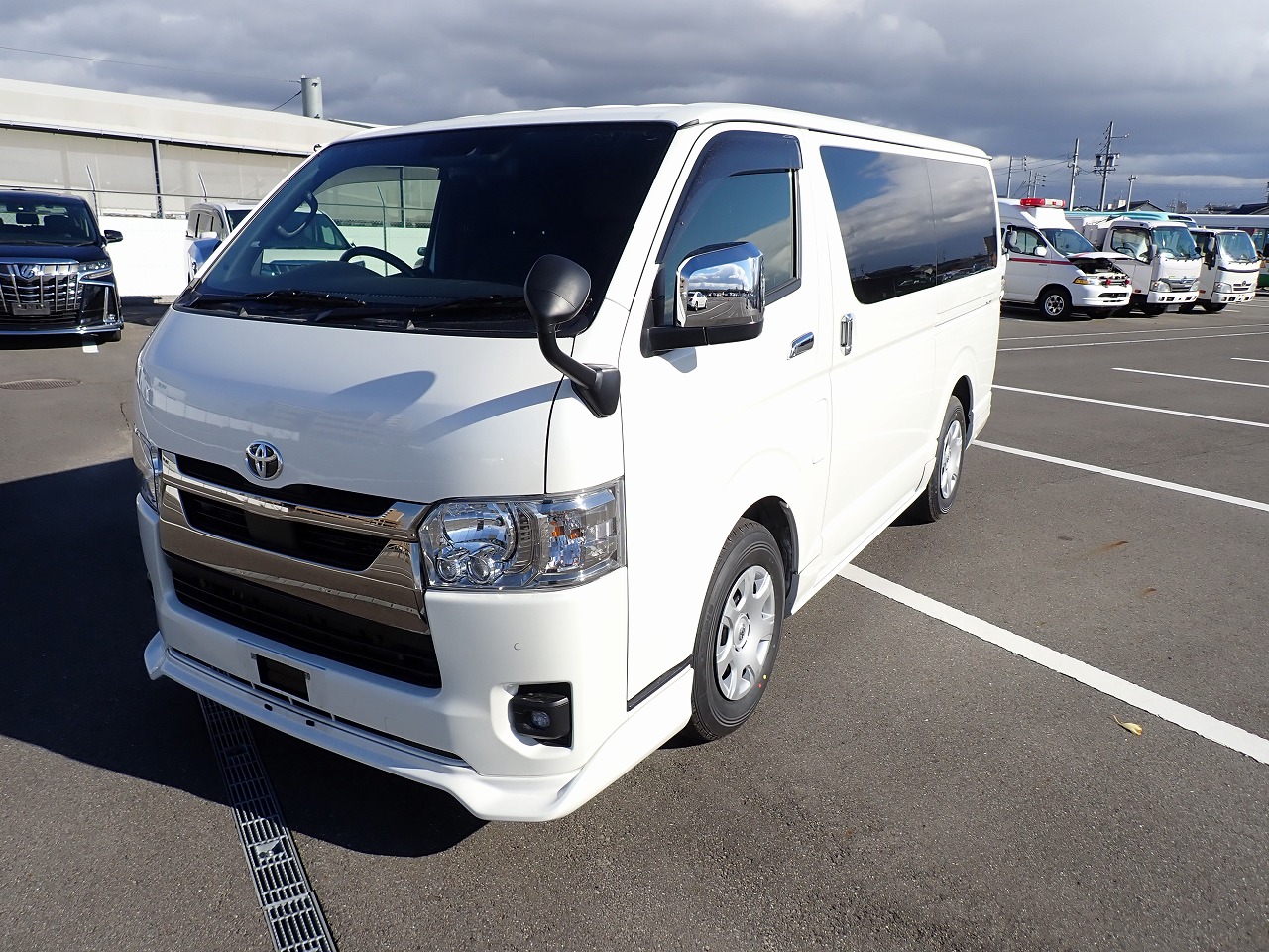 TOYOTA Hiace Van