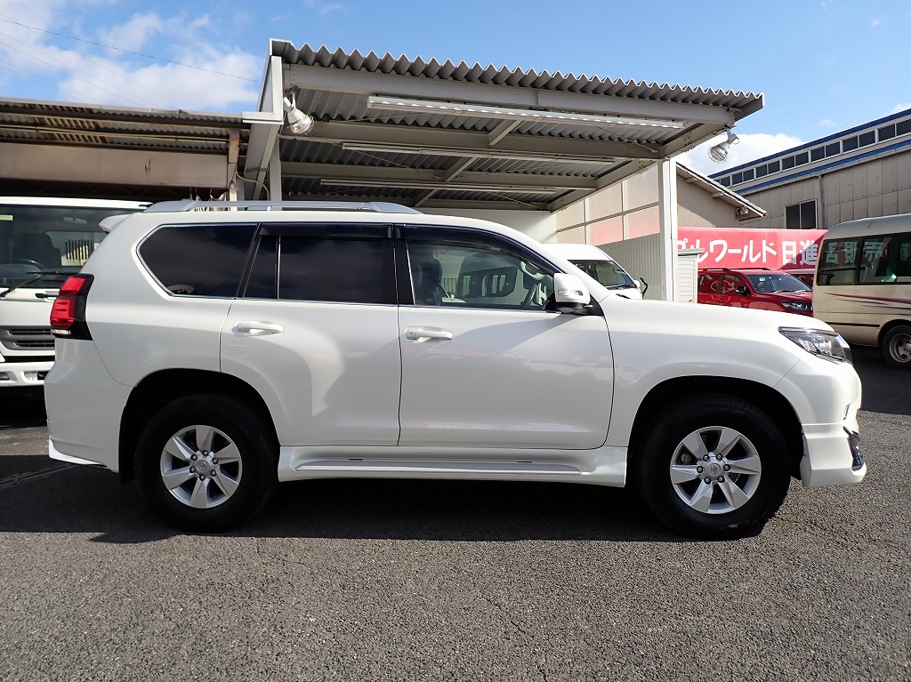 TOYOTA Land Cruiser Prado