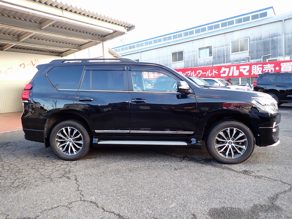 TOYOTA Land Cruiser Prado