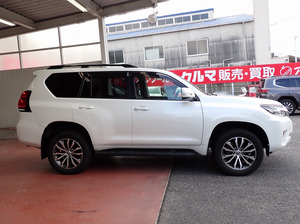 TOYOTA Land Cruiser Prado