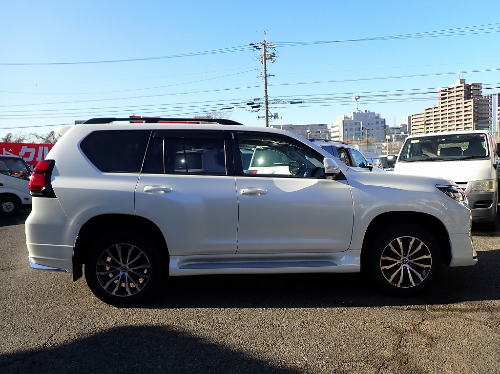 TOYOTA Land Cruiser Prado