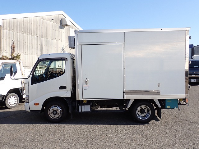 TOYOTA Dyna Truck