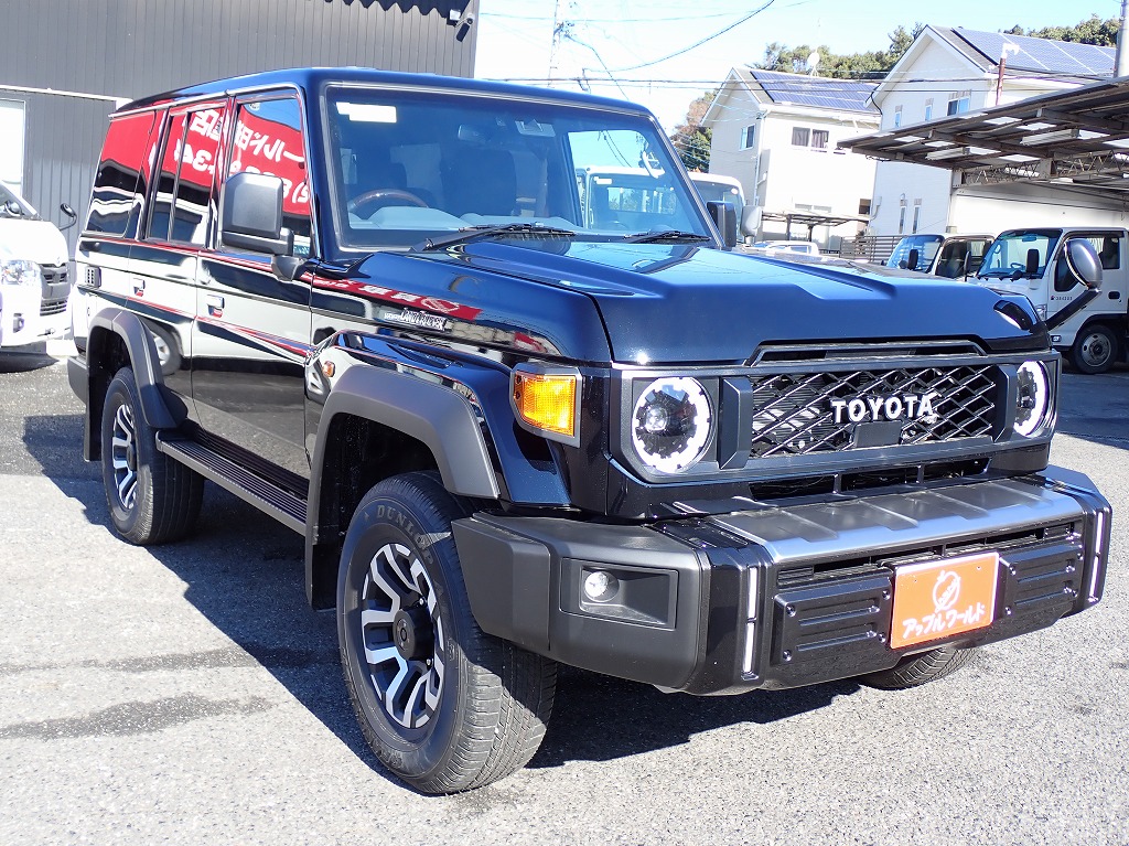 TOYOTA Land Cruiser 70