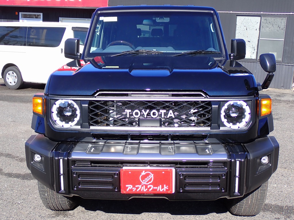 TOYOTA Land Cruiser 70