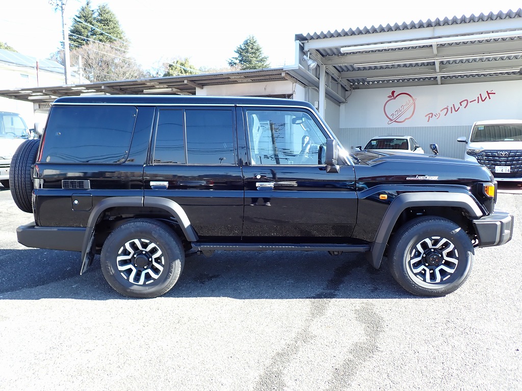 TOYOTA Land Cruiser 70