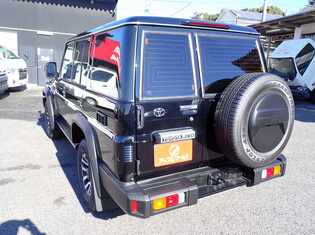 TOYOTA Land Cruiser 70