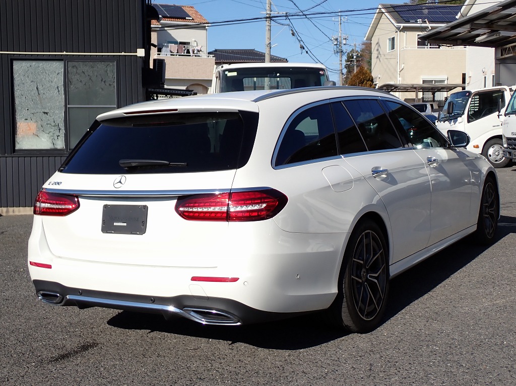 MERCEDES-BENZ E-Class