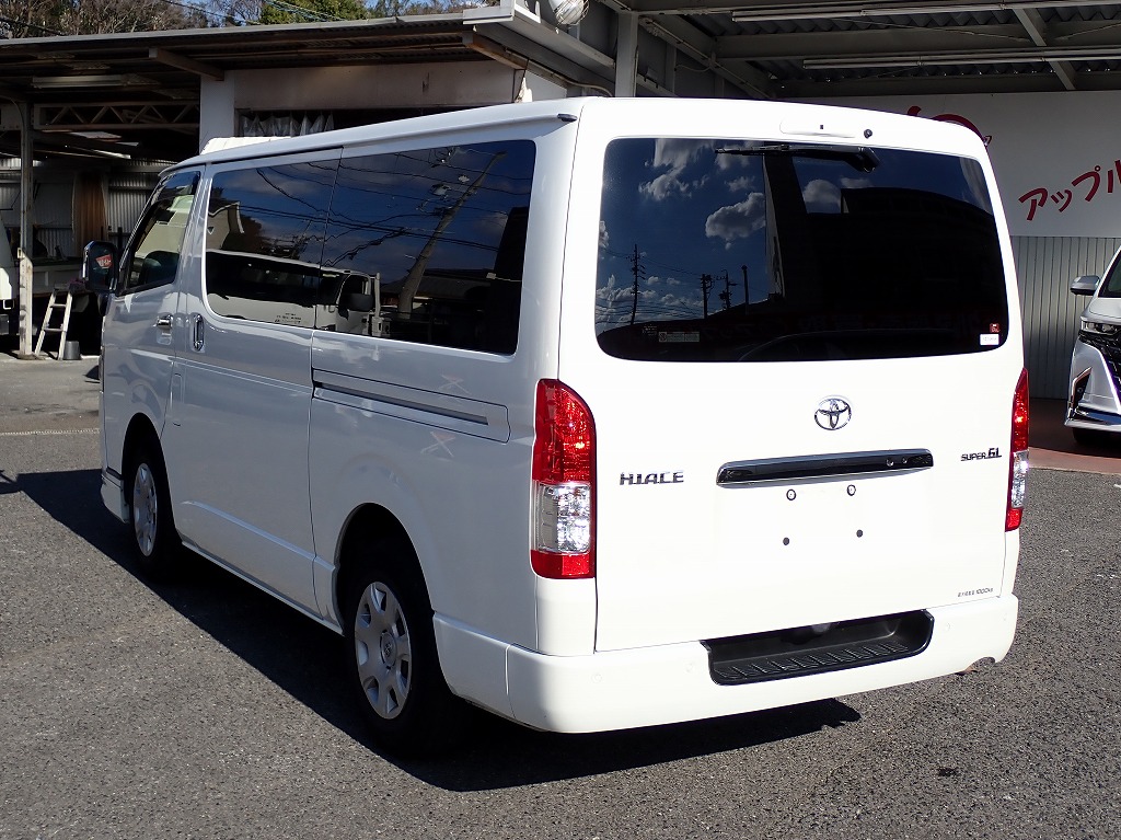 TOYOTA Hiace Van